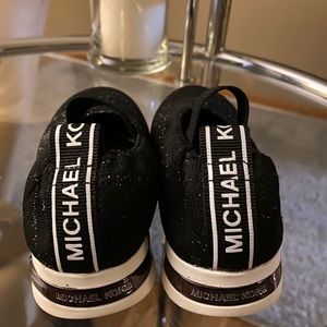 Michael kors kids shoe size 6